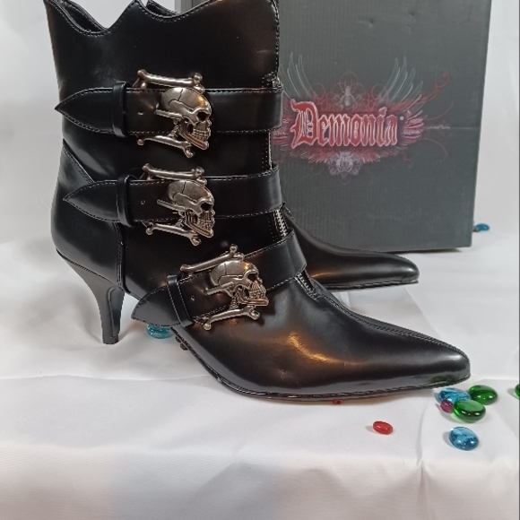 Nwt Demonia Black Women's Skull Buckle Ankle Boots - Picture 9 of 9